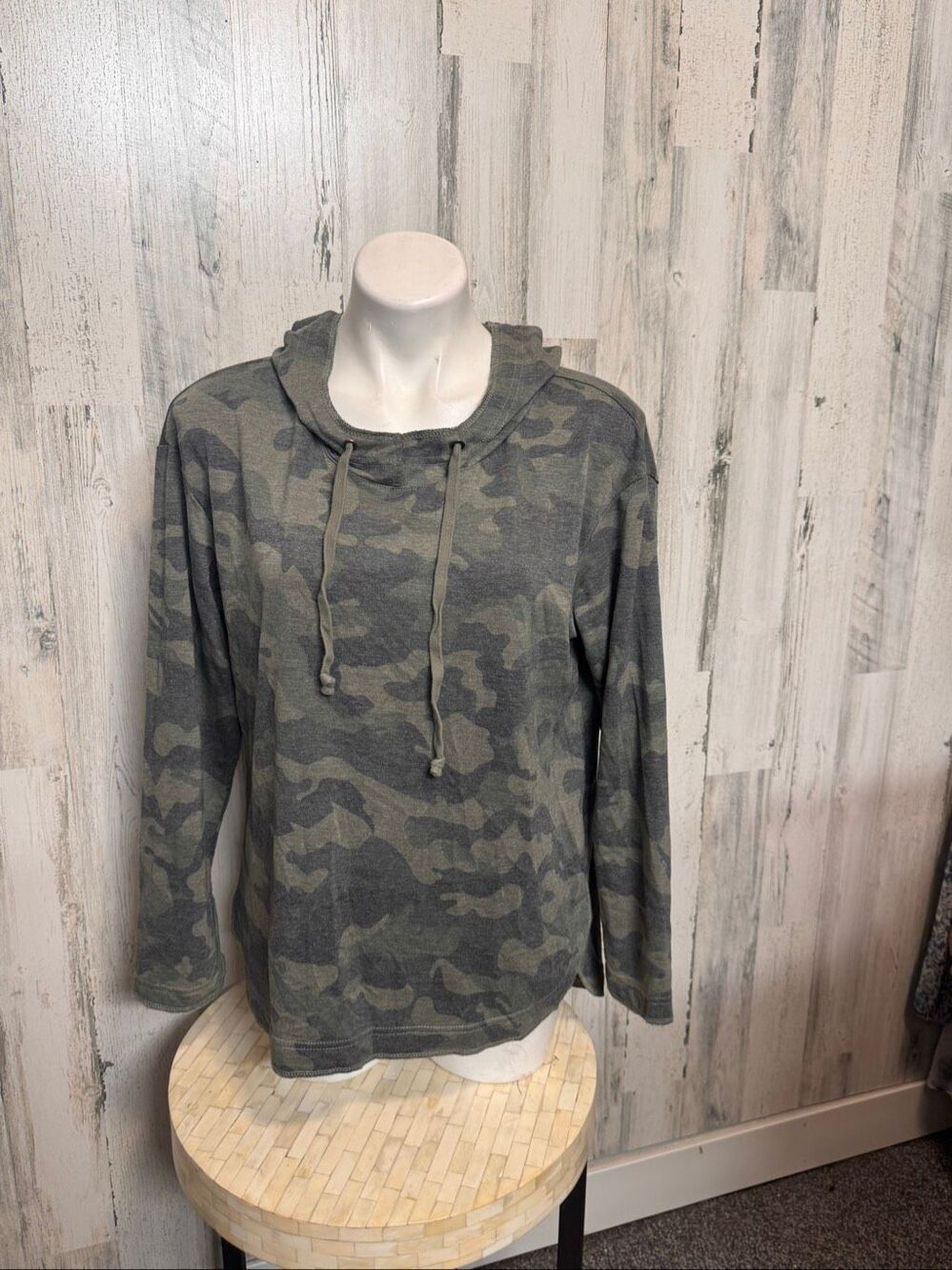 Love and Delancey Camo Cowl Neck Drawstring Hoodie Top Olive Green Womens Medium